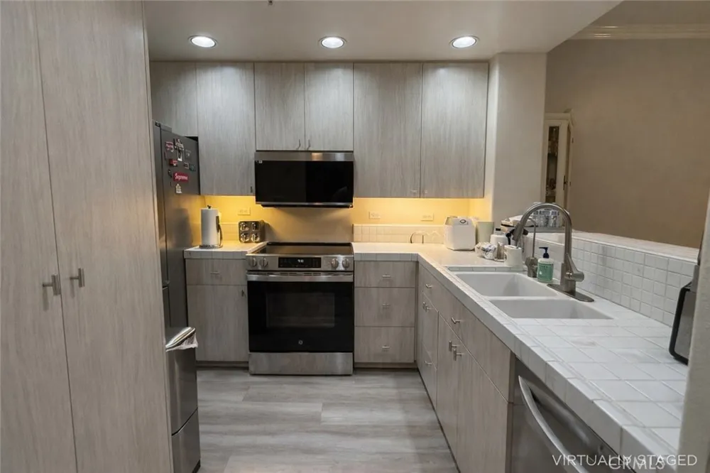 2253 Martin #107 Irvine, CA 92612