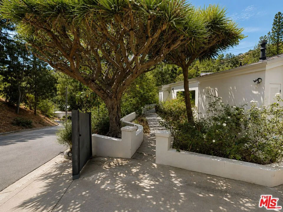 13019 Sky Valley Road Los Angeles, CA 90049