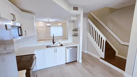 9807 NW 57 Manor