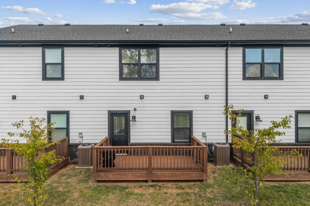 207 Jonathan Wade Cir Clarksville, TN 37043