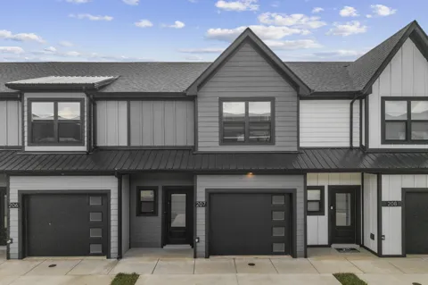 207 Jonathan Wade Cir