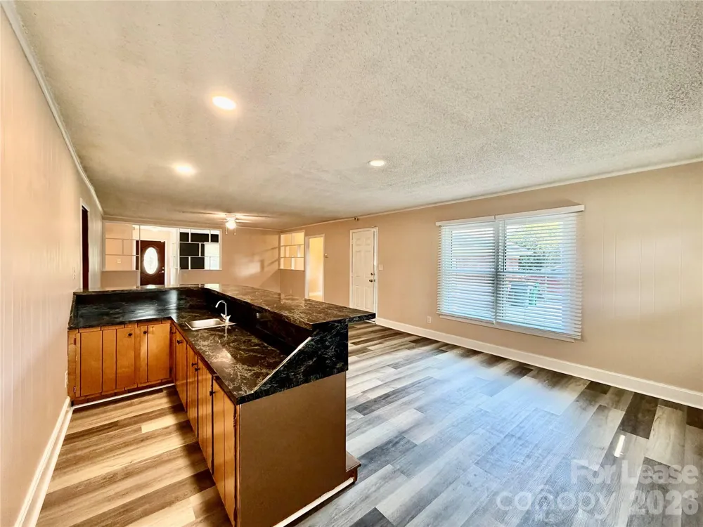 3132 Dawnshire Avenue Charlotte, NC 28216