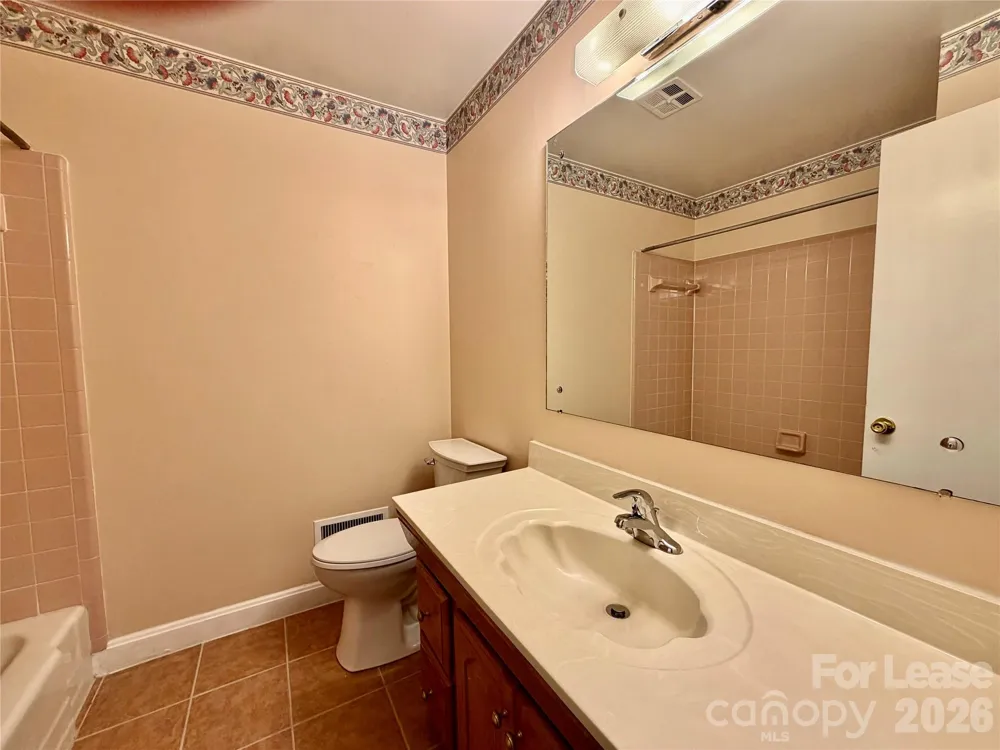 3132 Dawnshire Avenue Charlotte, NC 28216