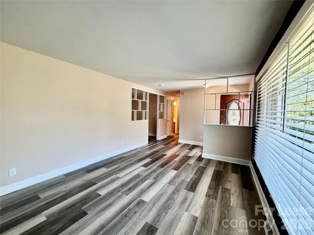 3132 Dawnshire Avenue Charlotte, NC 28216
