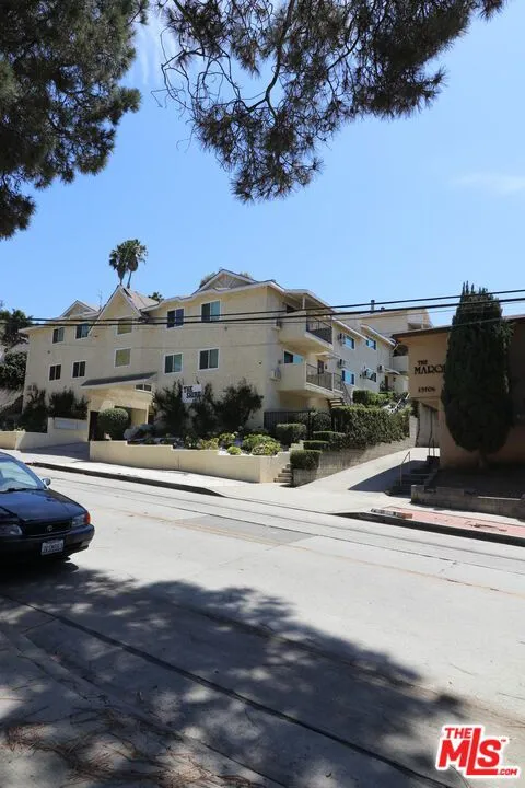 13716 Penn Street #10 Whittier, CA 90602