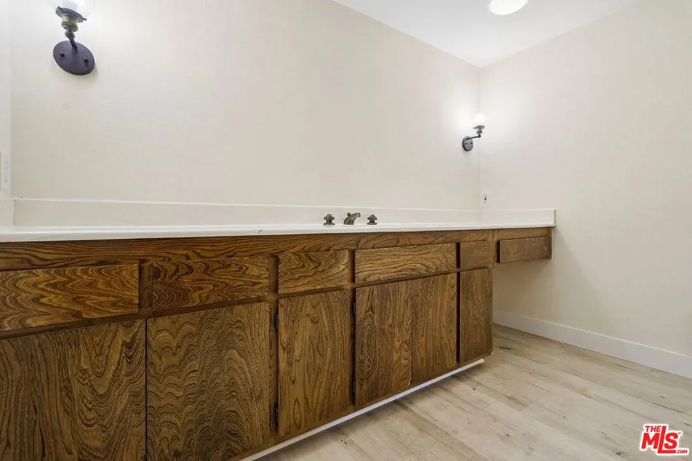 13716 Penn Street #10 Whittier, CA 90602