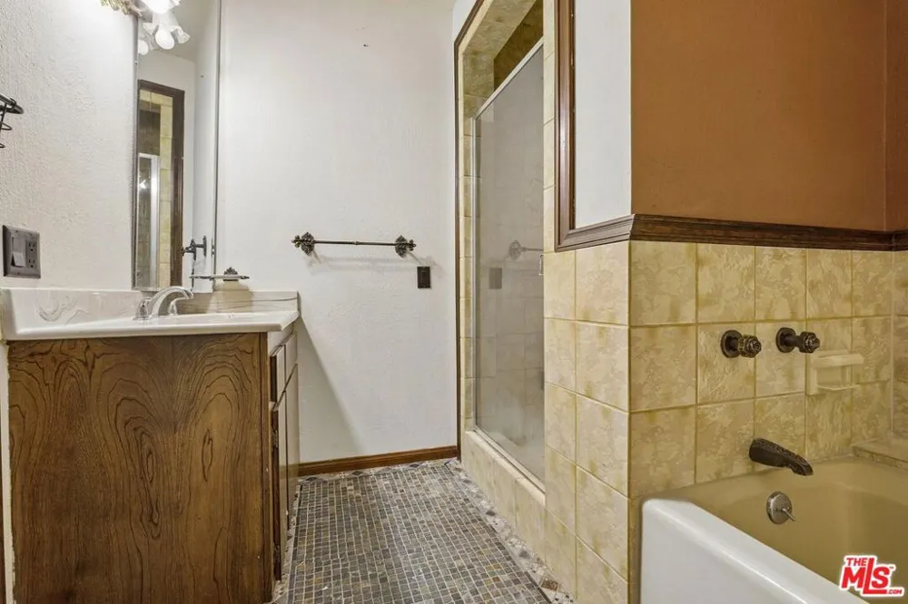 13716 Penn Street #10 Whittier, CA 90602
