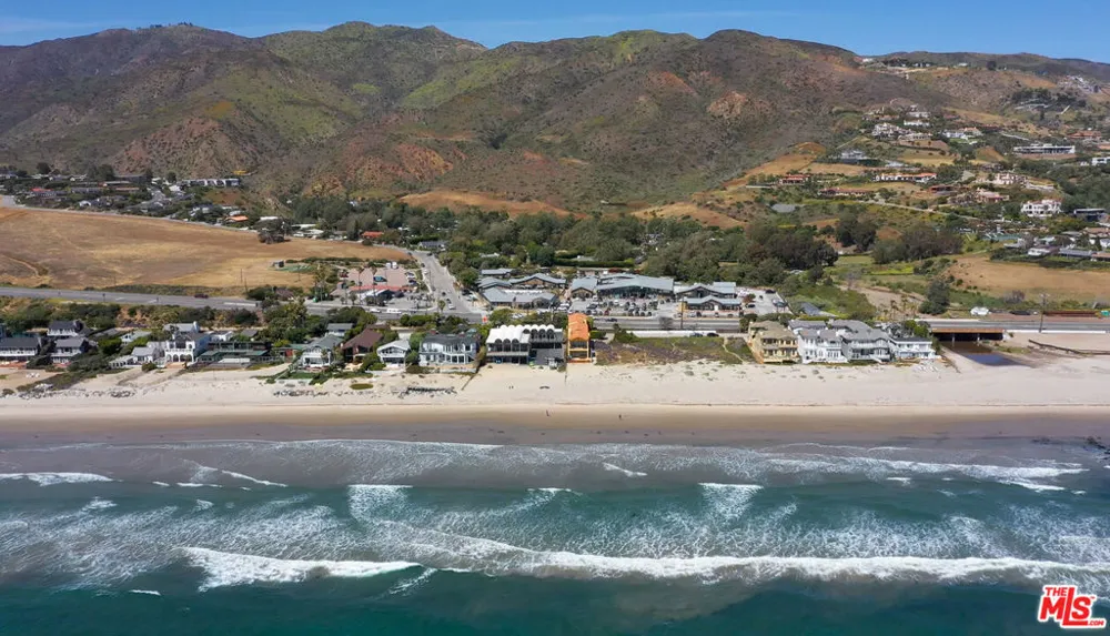 6225 Frondosa Drive Malibu, CA 90265