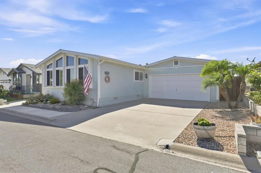 642 Via Costa Rica Vista, CA 92081