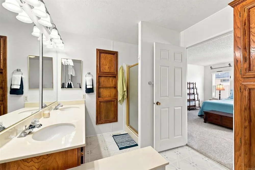 642 Via Costa Rica Vista, CA 92081