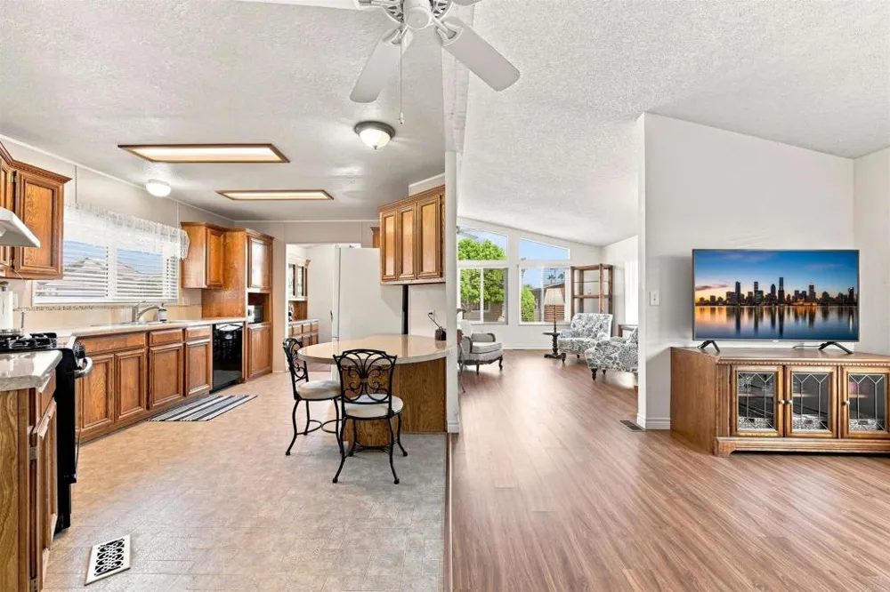 642 Via Costa Rica Vista, CA 92081