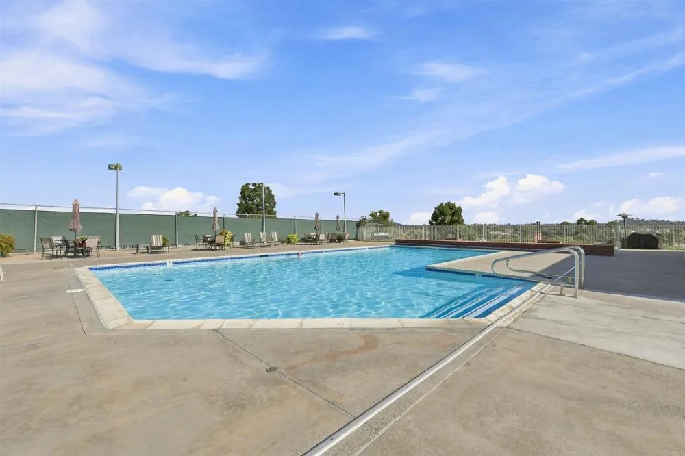 642 Via Costa Rica Vista, CA 92081