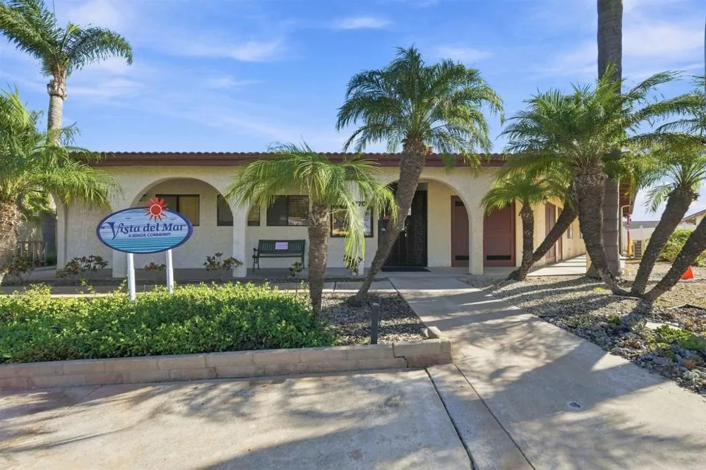 642 Via Costa Rica Vista, CA 92081