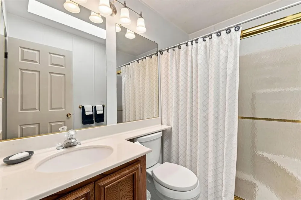 642 Via Costa Rica Vista, CA 92081