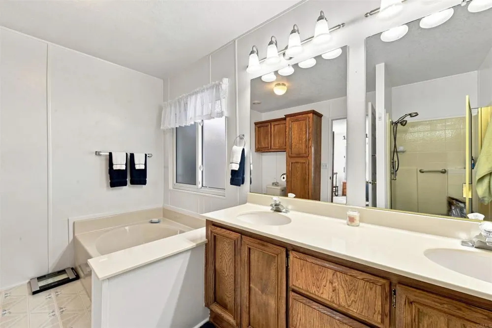 642 Via Costa Rica Vista, CA 92081