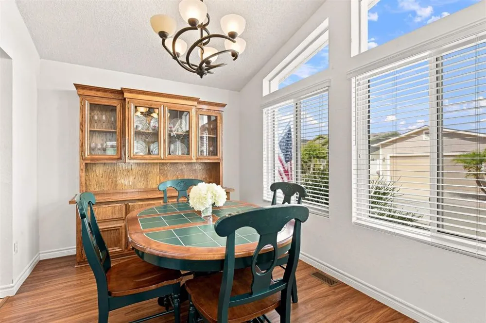 642 Via Costa Rica Vista, CA 92081