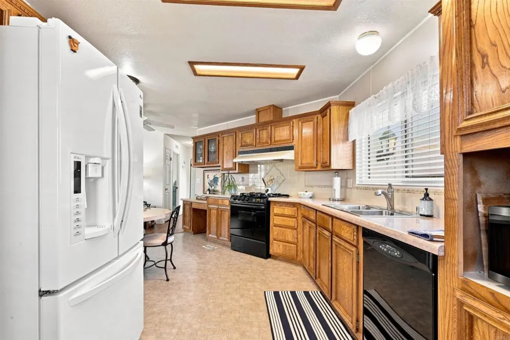 642 Via Costa Rica Vista, CA 92081