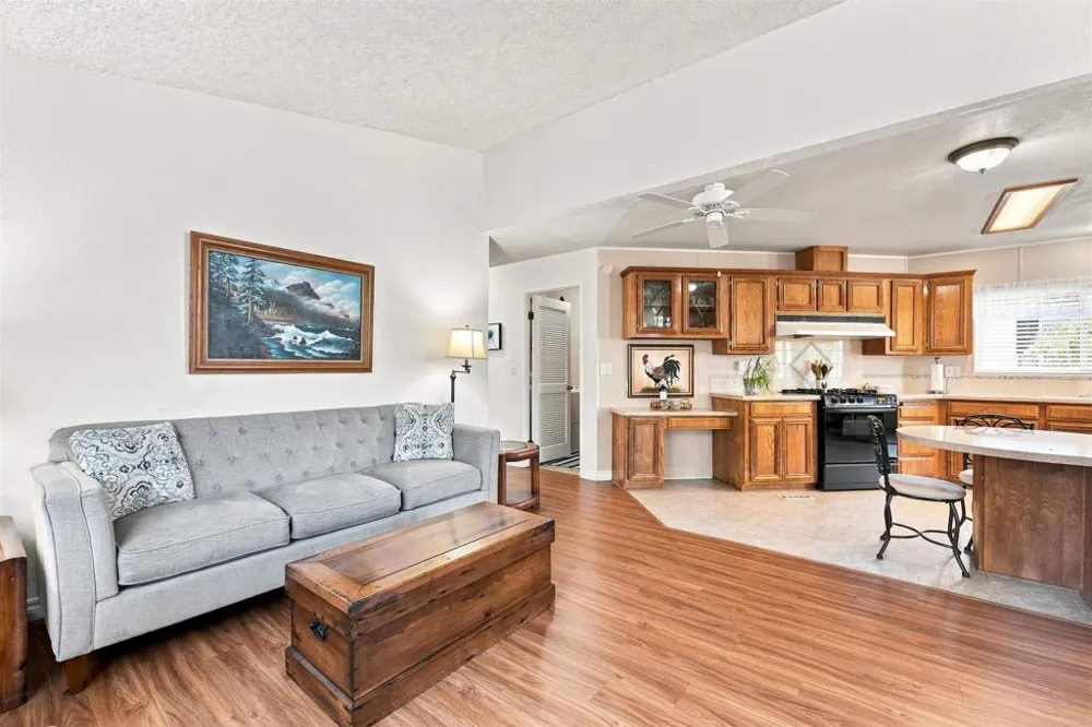 642 Via Costa Rica Vista, CA 92081
