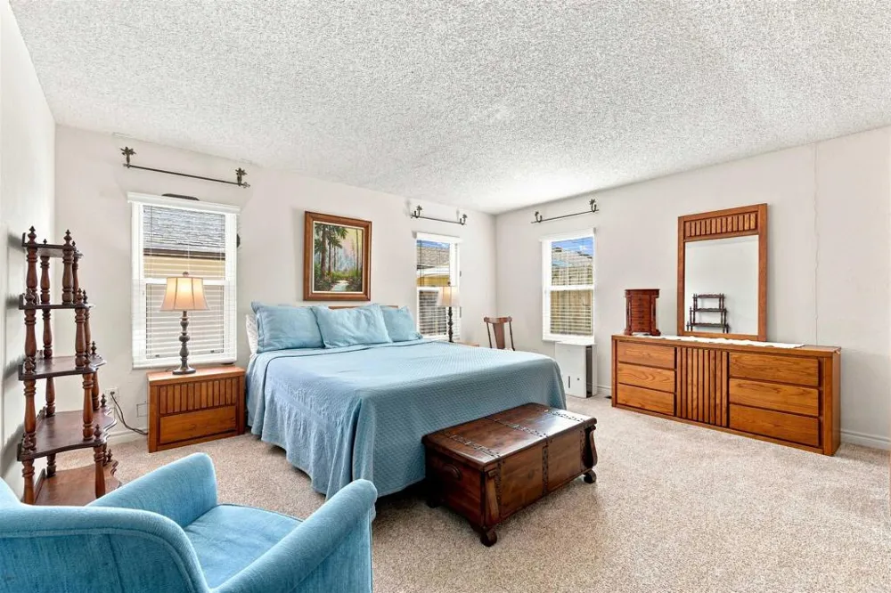 642 Via Costa Rica Vista, CA 92081