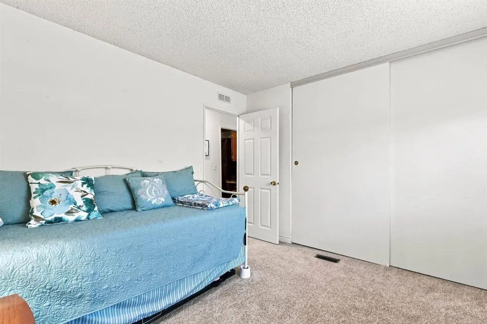 642 Via Costa Rica Vista, CA 92081