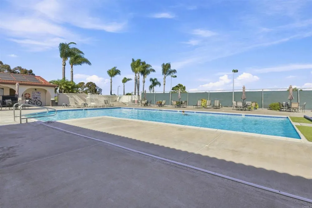 642 Via Costa Rica Vista, CA 92081