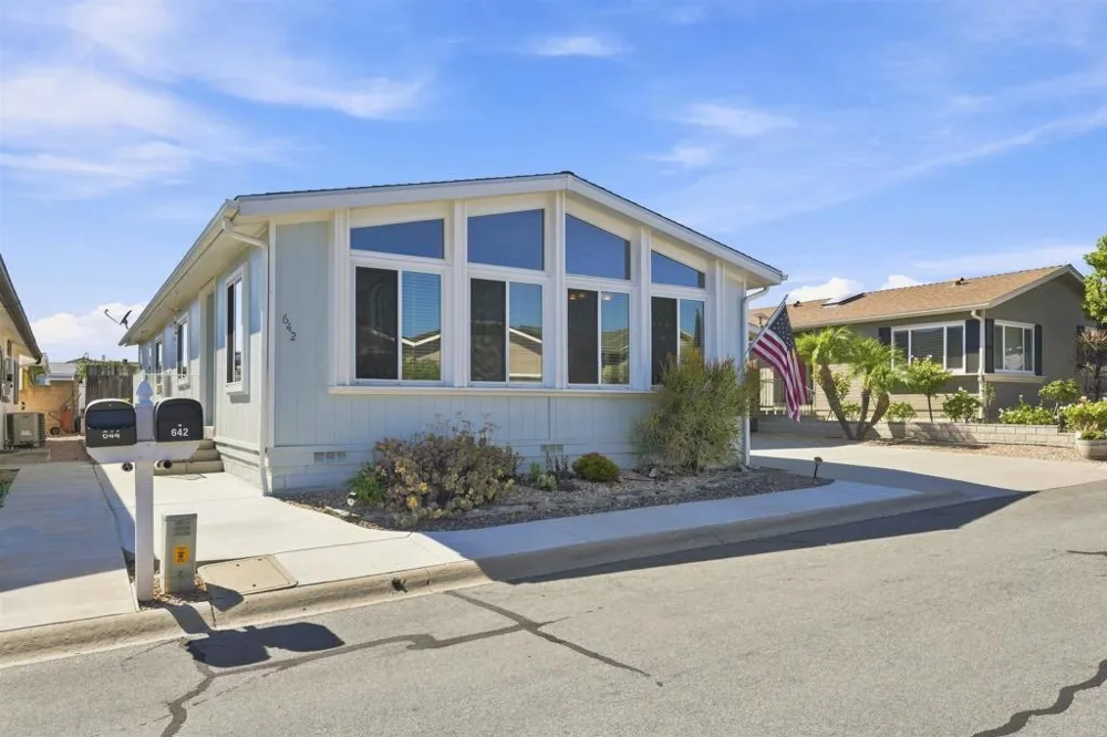 642 Via Costa Rica Vista, CA 92081
