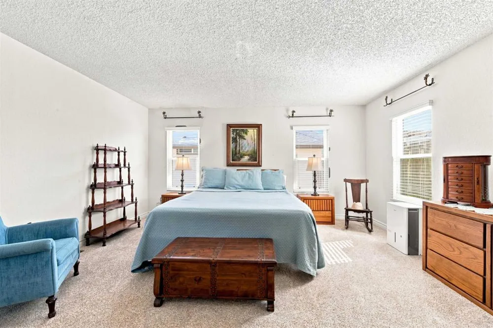 642 Via Costa Rica Vista, CA 92081