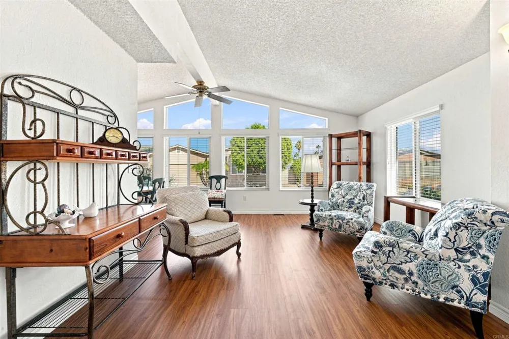 642 Via Costa Rica Vista, CA 92081