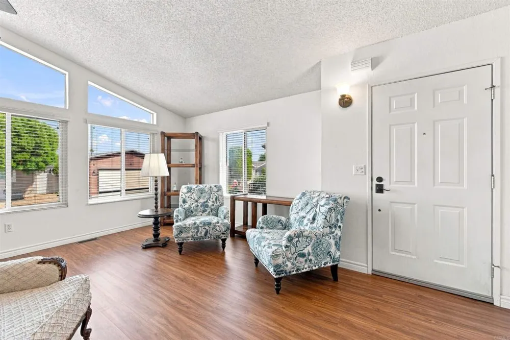 642 Via Costa Rica Vista, CA 92081