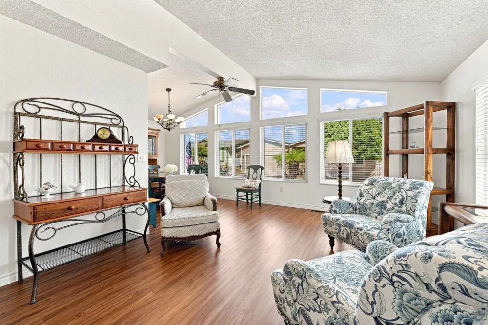 642 Via Costa Rica Vista, CA 92081