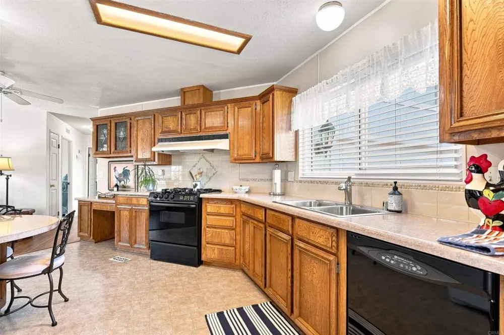 642 Via Costa Rica Vista, CA 92081