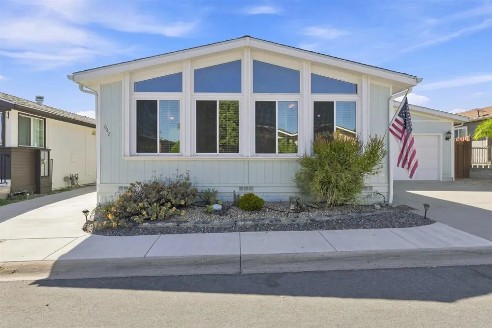 642 Via Costa Rica Vista, CA 92081