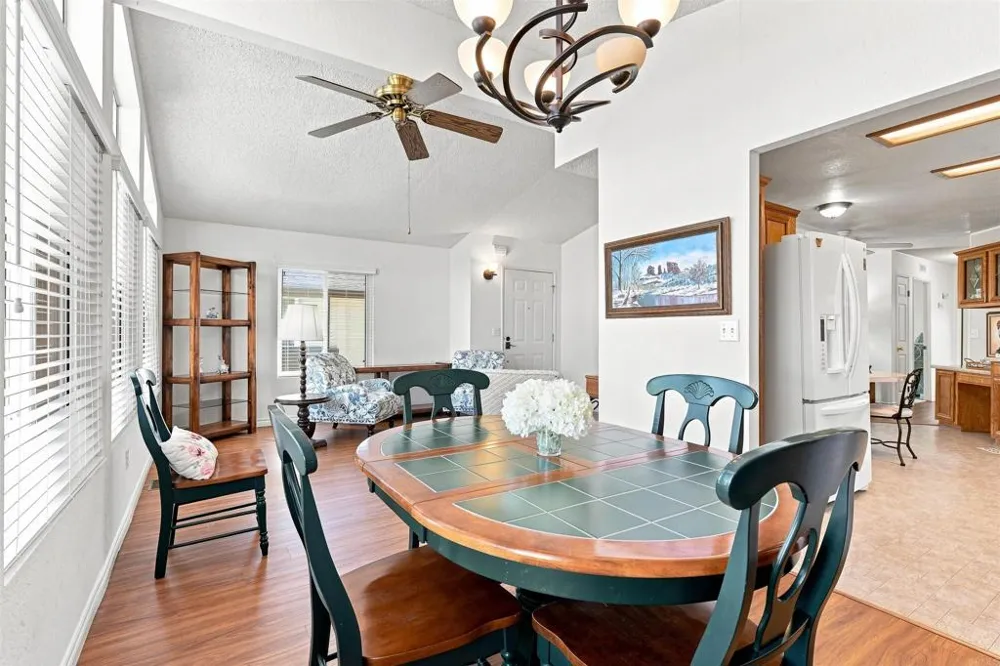642 Via Costa Rica Vista, CA 92081