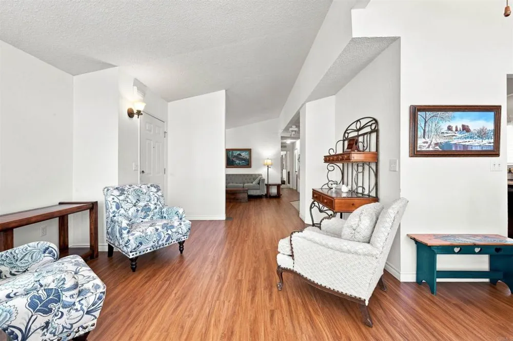 642 Via Costa Rica Vista, CA 92081