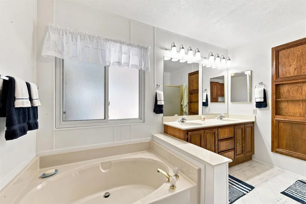 642 Via Costa Rica Vista, CA 92081