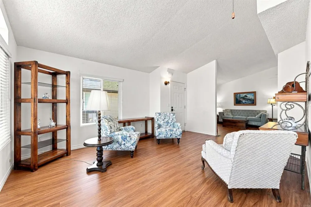 642 Via Costa Rica Vista, CA 92081