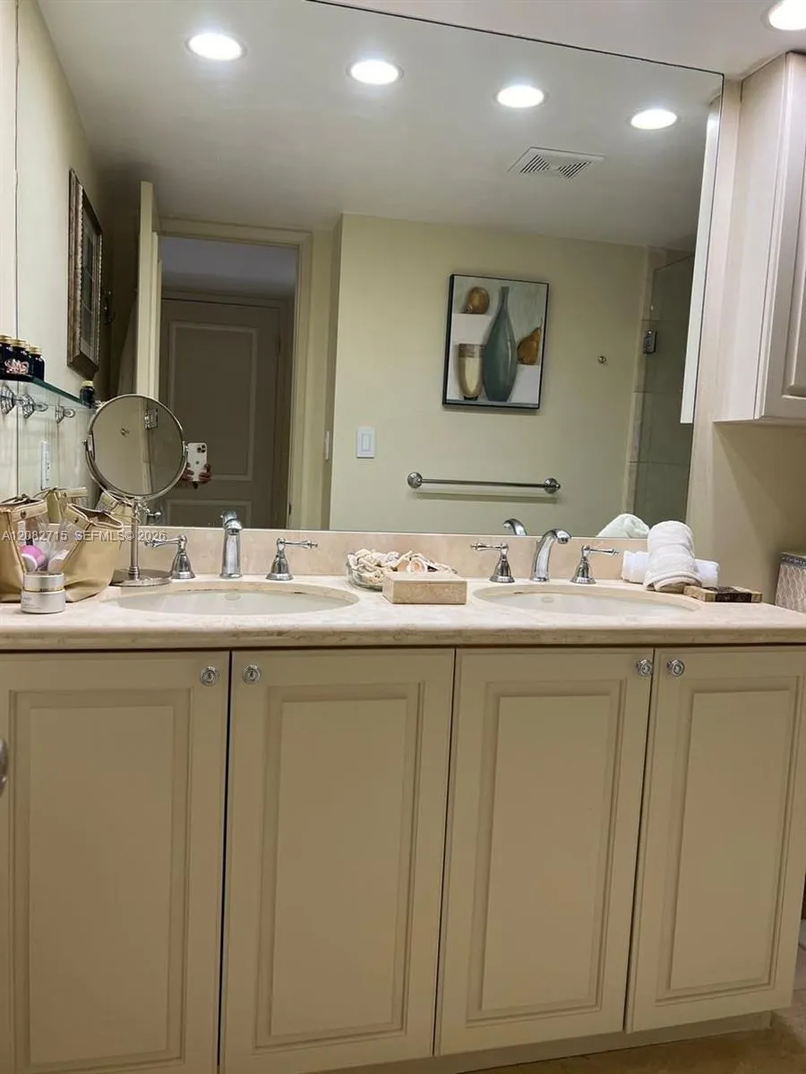 18151 NE 31st Ct #1005 Aventura, FL 33160