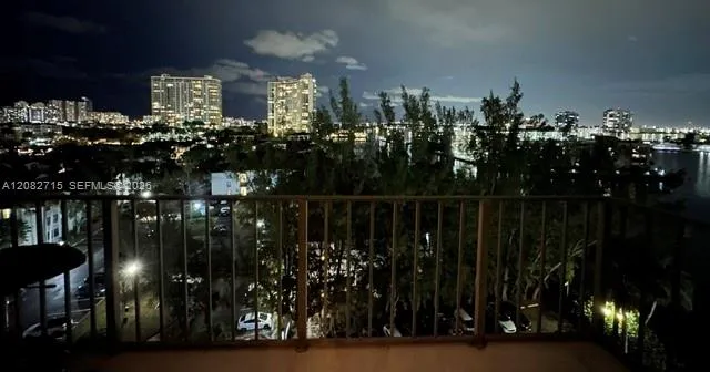 18151 NE 31st Ct #1005 Aventura, FL 33160
