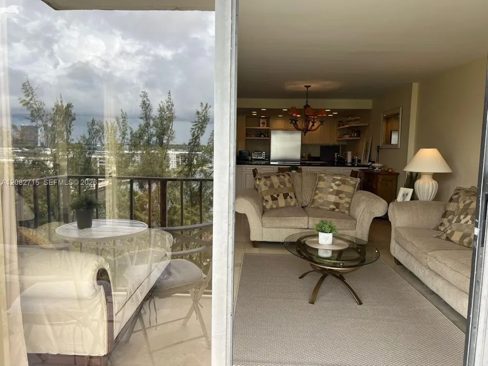 18151 NE 31st Ct #1005 Aventura, FL 33160