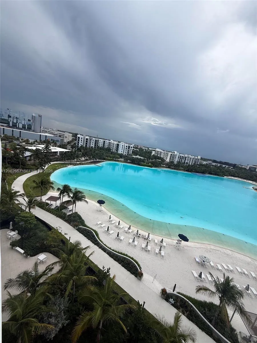 2411 Laguna Circle #2703 North Miami, FL 33181