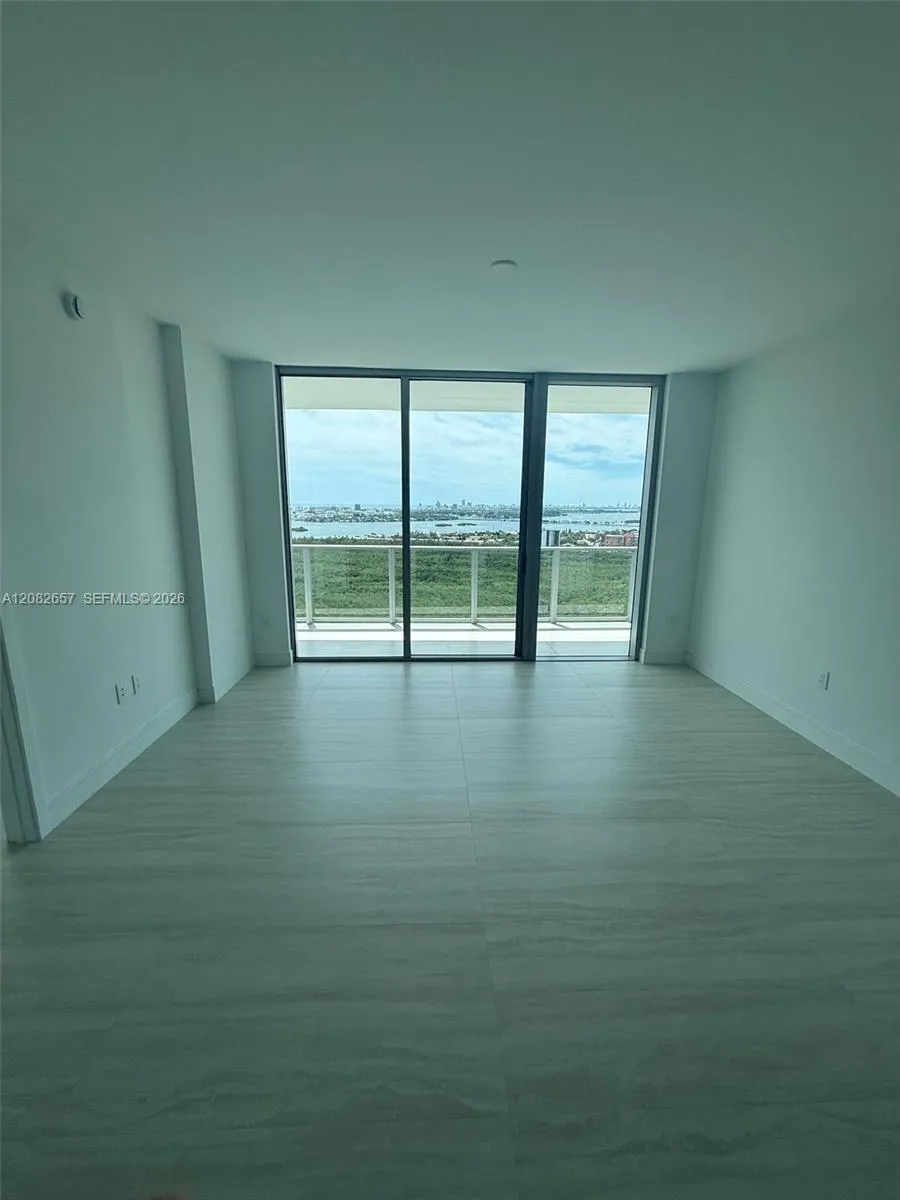 2411 Laguna Circle #2703 North Miami, FL 33181