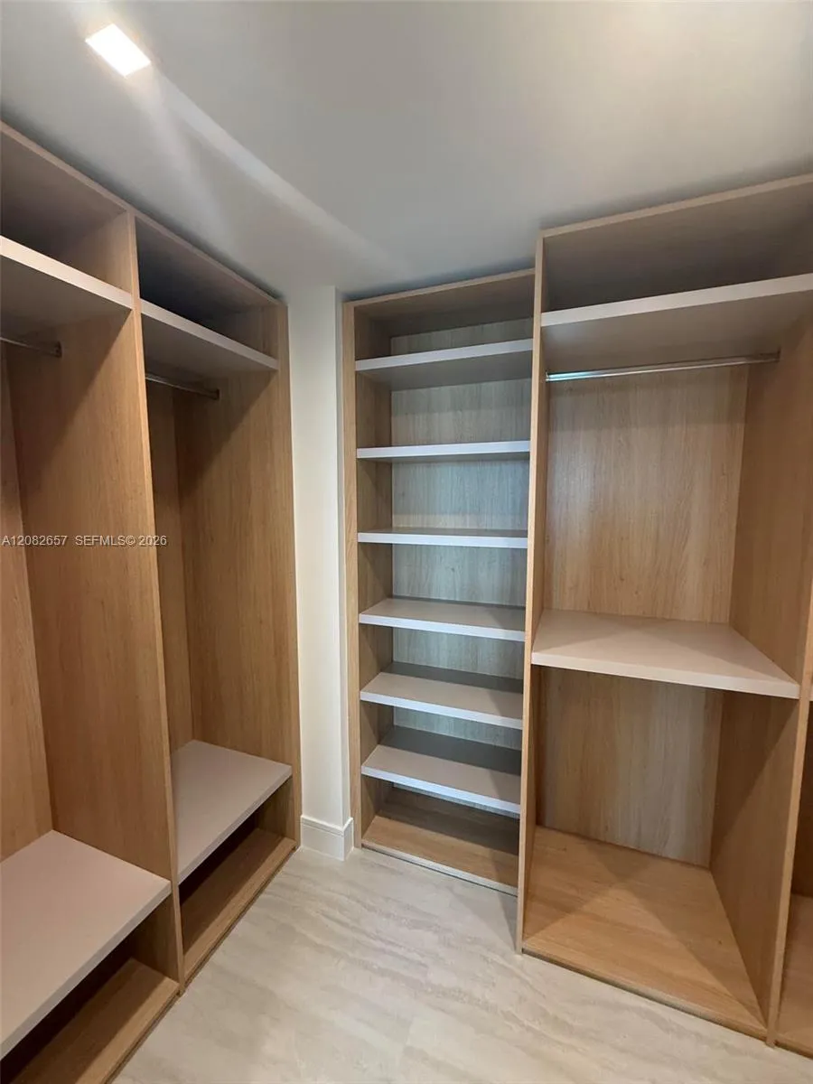2411 Laguna Circle #2703 North Miami, FL 33181