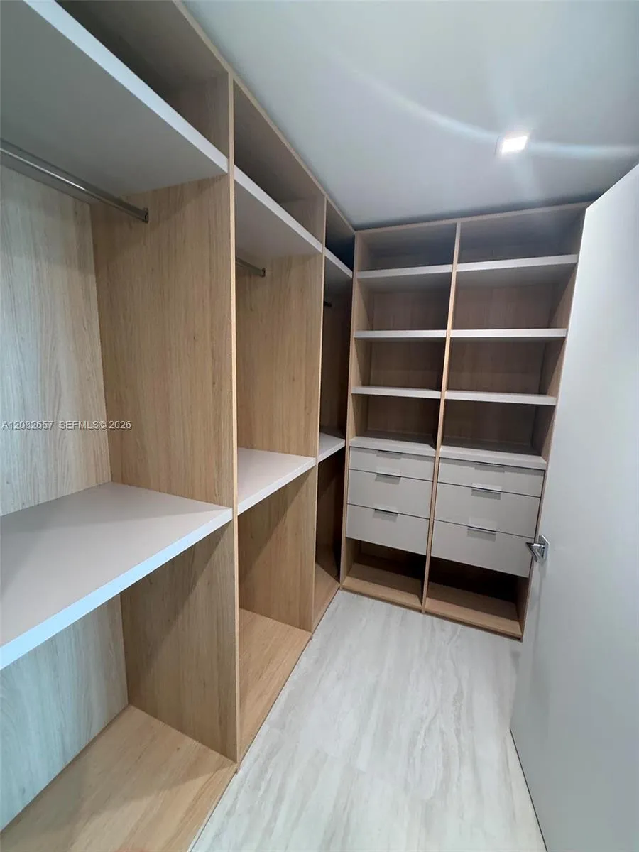 2411 Laguna Circle #2703 North Miami, FL 33181