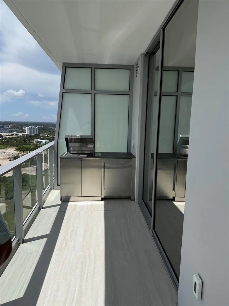 2411 Laguna Circle #2703 North Miami, FL 33181
