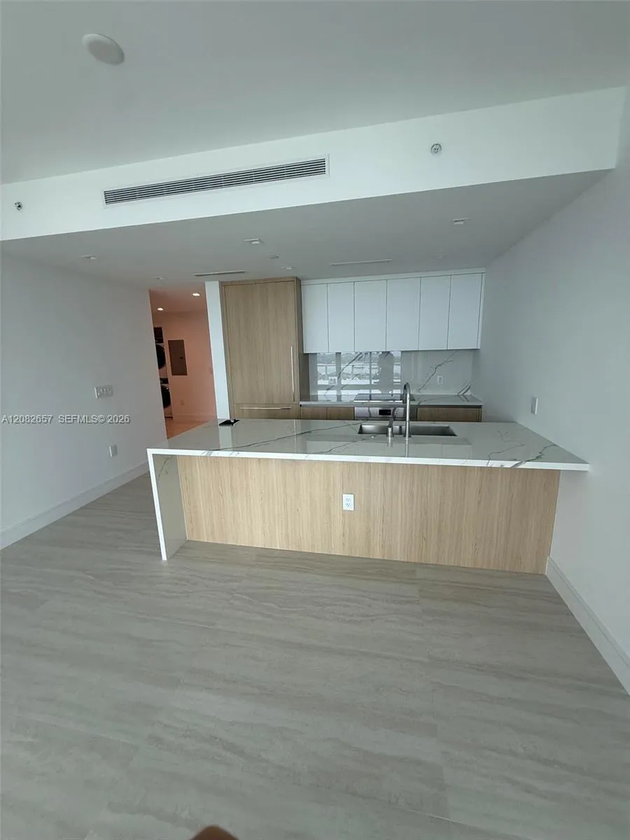 2411 Laguna Circle #2703 North Miami, FL 33181