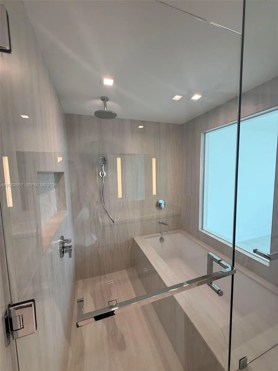 2411 Laguna Circle #2703 North Miami, FL 33181