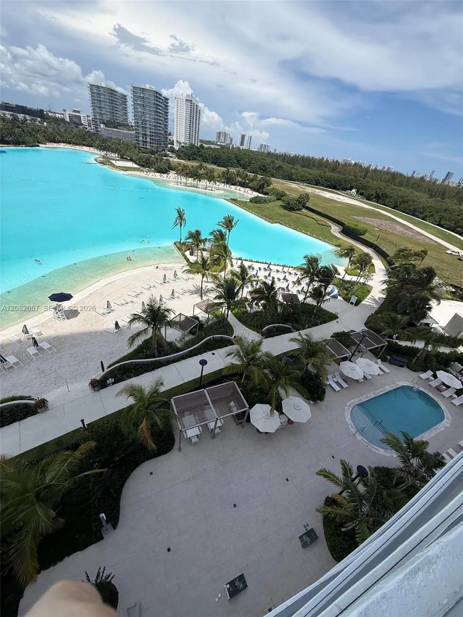 2411 Laguna Circle #2703 North Miami, FL 33181