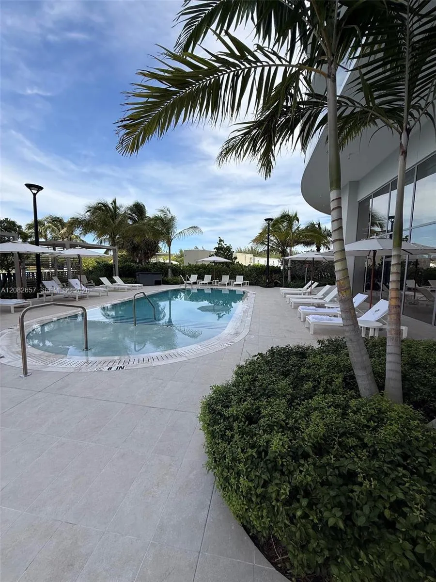 2411 Laguna Circle #2703 North Miami, FL 33181