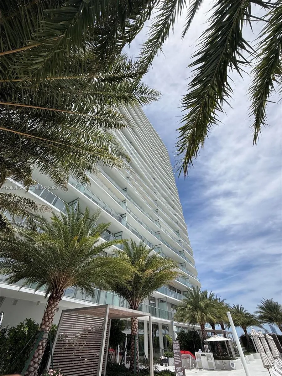 2411 Laguna Circle #2703 North Miami, FL 33181