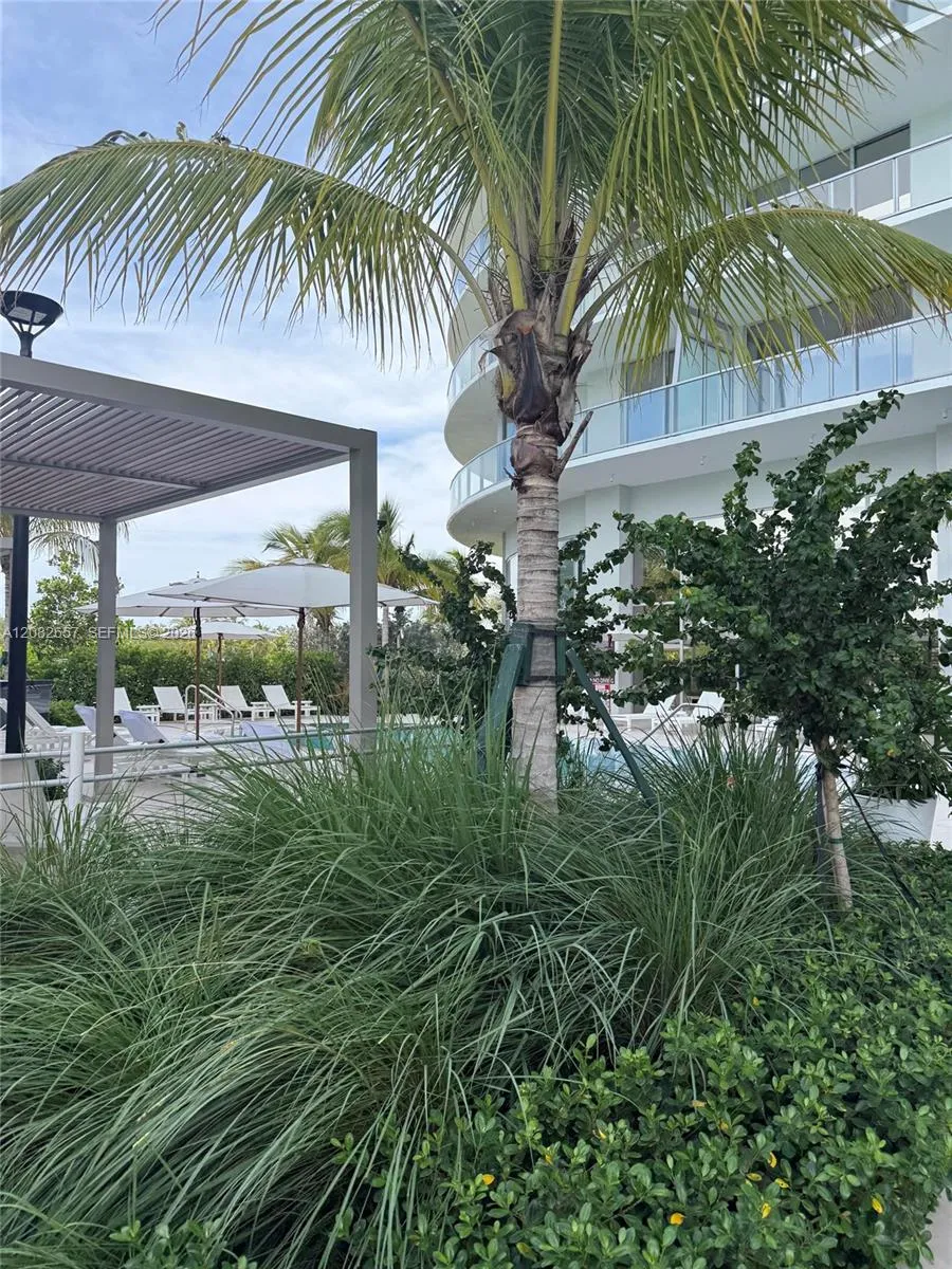 2411 Laguna Circle #2703 North Miami, FL 33181